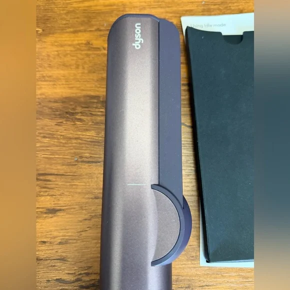 Dyson Hair Tool in Metallic Purple Jasper Plum - Picture 4 of 6